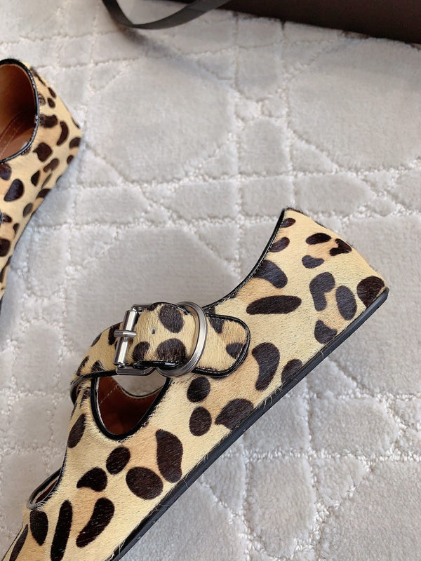 BALLERINA ALAIA INCROCIATA IN PELLE DI AGNELLO LEOPARDATA CON FERRAMENTA IN ARGENTO