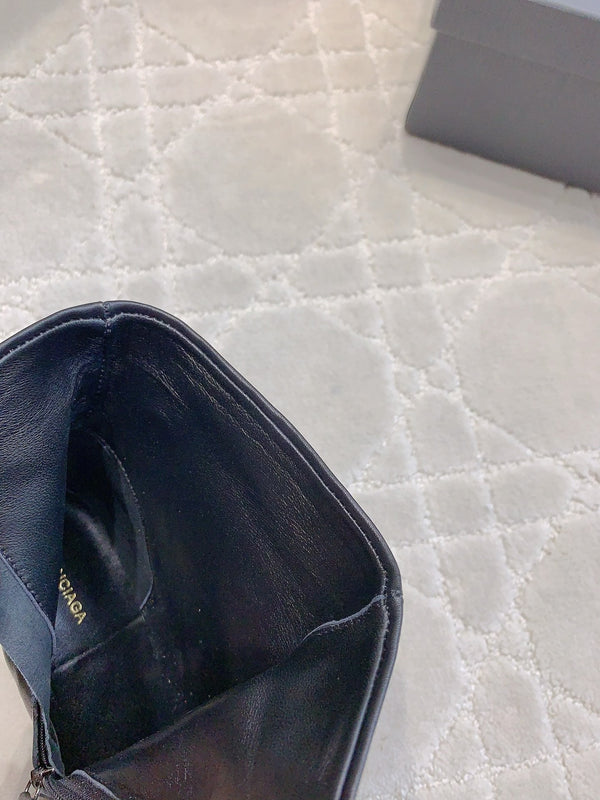 POINTED-TOE HIGH HEEL BOOTS IN BLACK SMOOTH LAMBSKIN