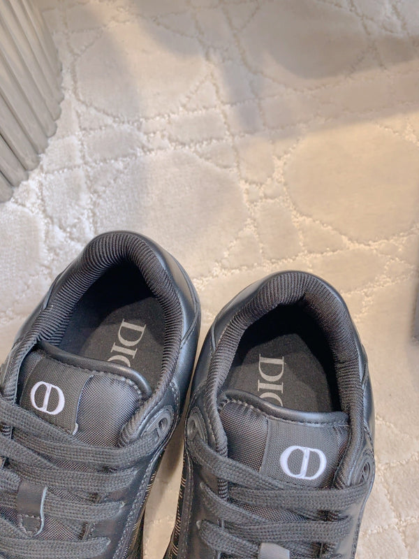 CD B27 Low-Top Sneaker Black Calfskin