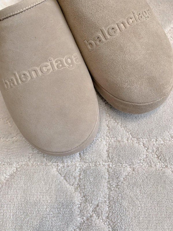 ALASKA SLIPPER IN BEIGE SUEDE