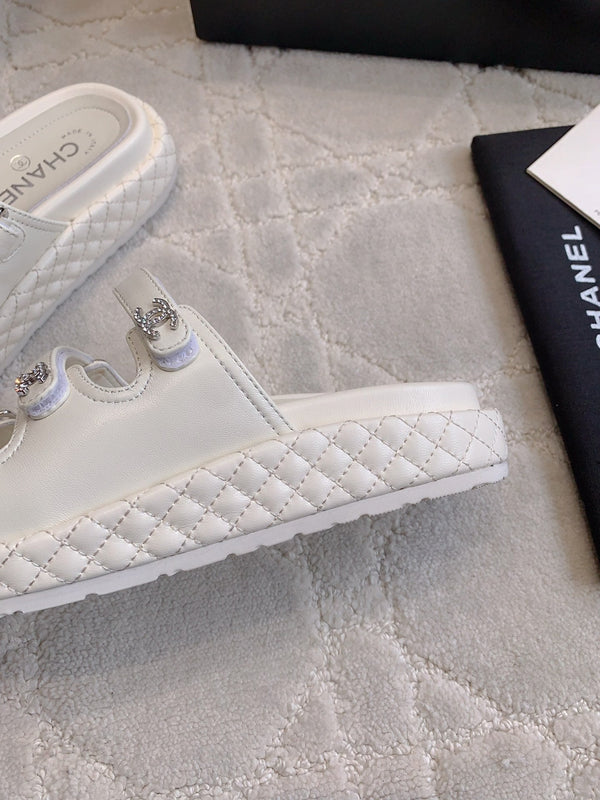 CC Slippers White Lambskin 145356