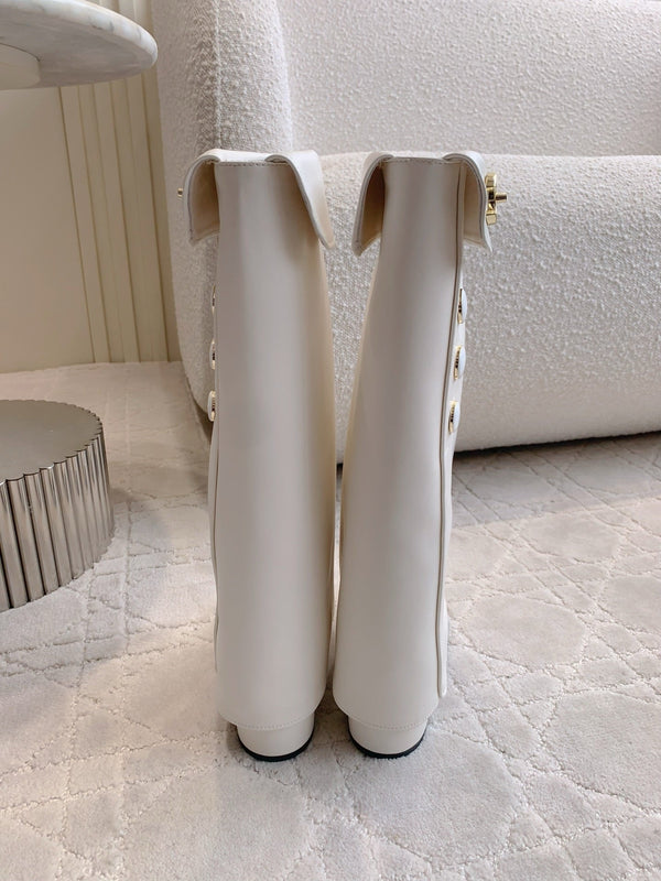 CC 25 Buttoned Boot White Calfskin 516647