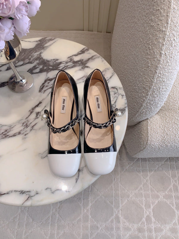 Miu Bicolor Cap-Toe Pump 7.5cm Black White Patent Leather 724260