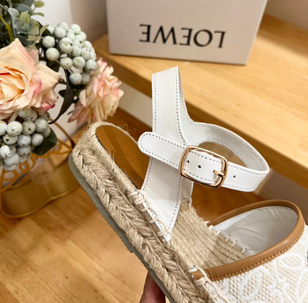 Sandali espadrillas in tela e pelle marrone con logo bianco anagramma Loew