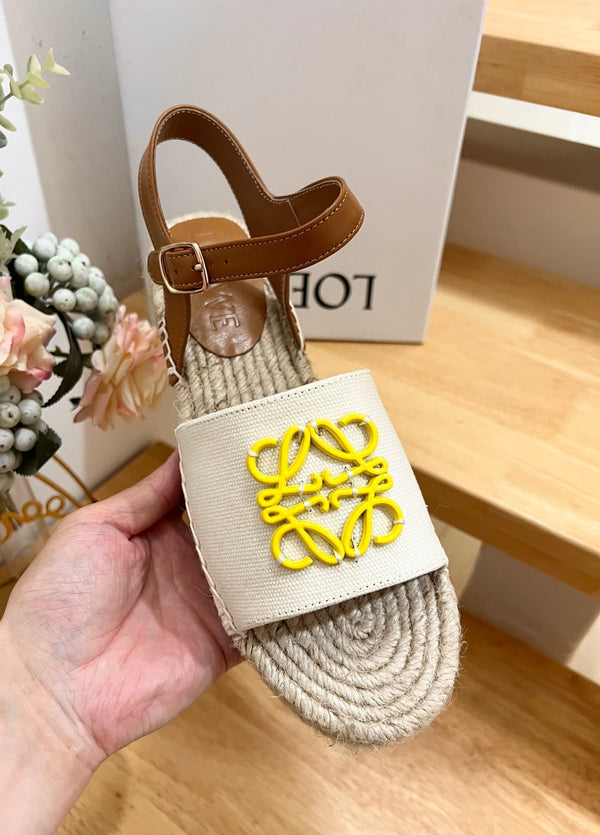 Sandali espadrillas in tela e pelle bianca e marrone con logo giallo anagramma Loew