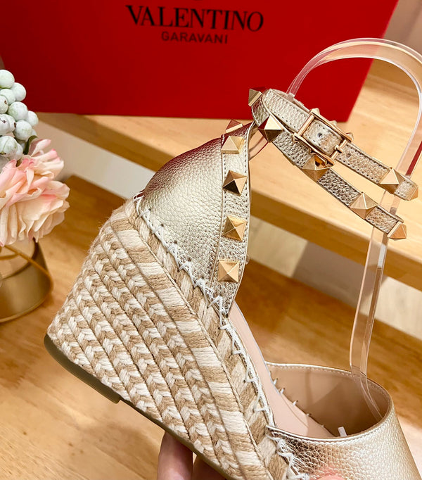 Garavani Rockstud Wedge Espadrilles In Light Yellow Metallic Cowhide And Raffia 852842