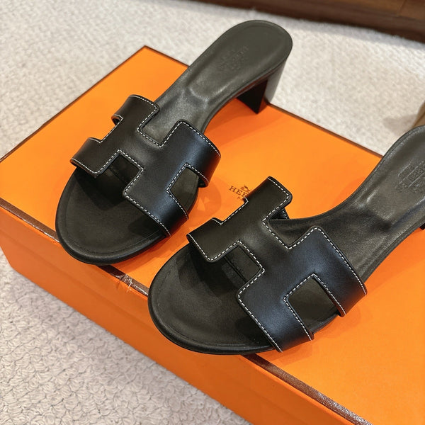 HM Oasis Sandals Black Chisel Pattern Cowhide 544095