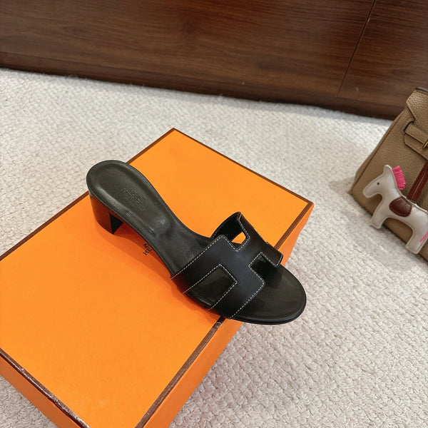 HM Oasis Sandals Black Chisel Pattern Cowhide 544095