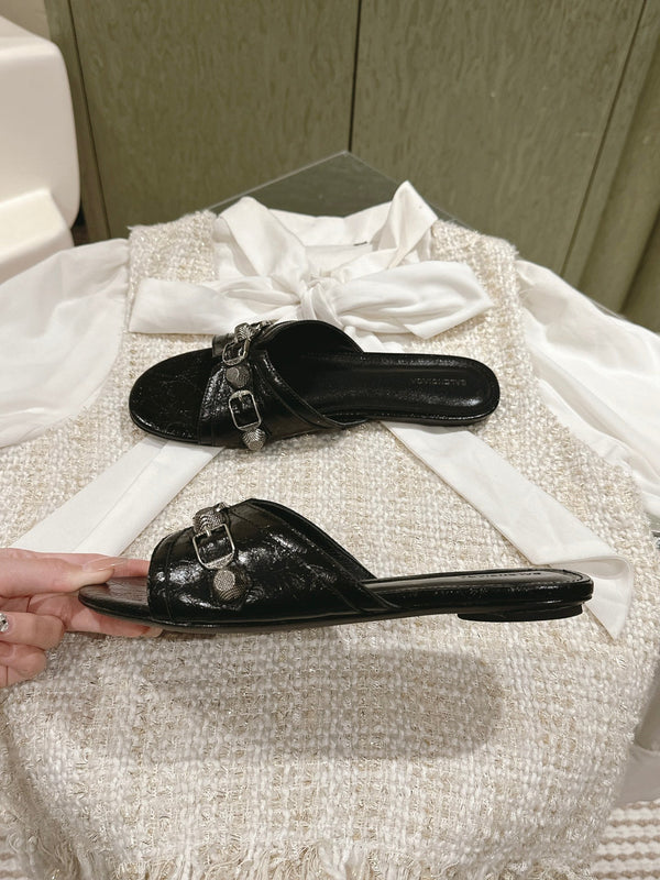 CAGOLE FLAT SANDALS IN BLACK WAX-OIL SHEEPSKIN