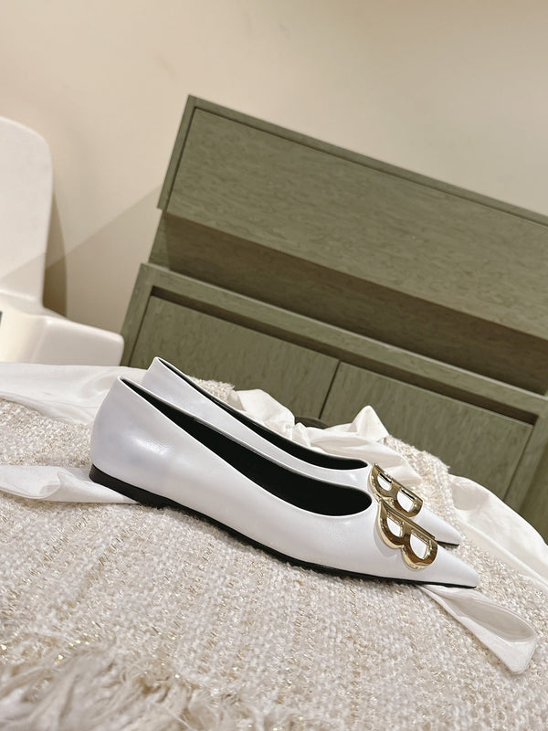 POINTED BB GOLD BUCKLE BALLET FLAT IN WHITE SHINY LAMBSKIN