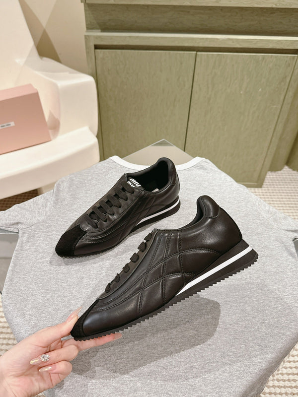 Miu Low-top Pointed Toe Sneakers Black Cowhide Suede 445540