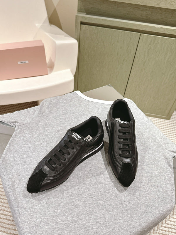 Miu Low-top Pointed Toe Sneakers Black Cowhide Suede 445540