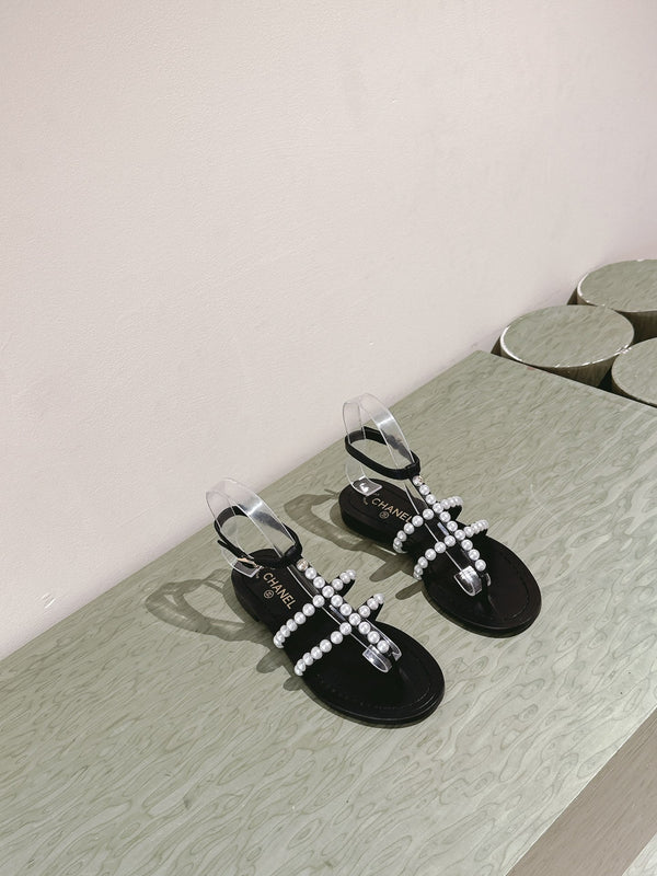 CC SANDALS PEARL ROMAN IN BLACK LAMBSKIN