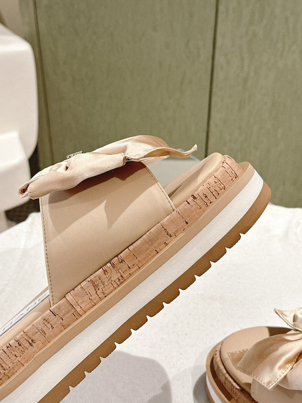 CIABATTE CC CON FIOCCO IN SETA IN PELLE DI VACCA BEIGE MANDORLA