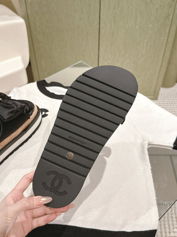 CIABATTE CC CON FIOCCO IN SETA IN PELLE DI VACCA NERA