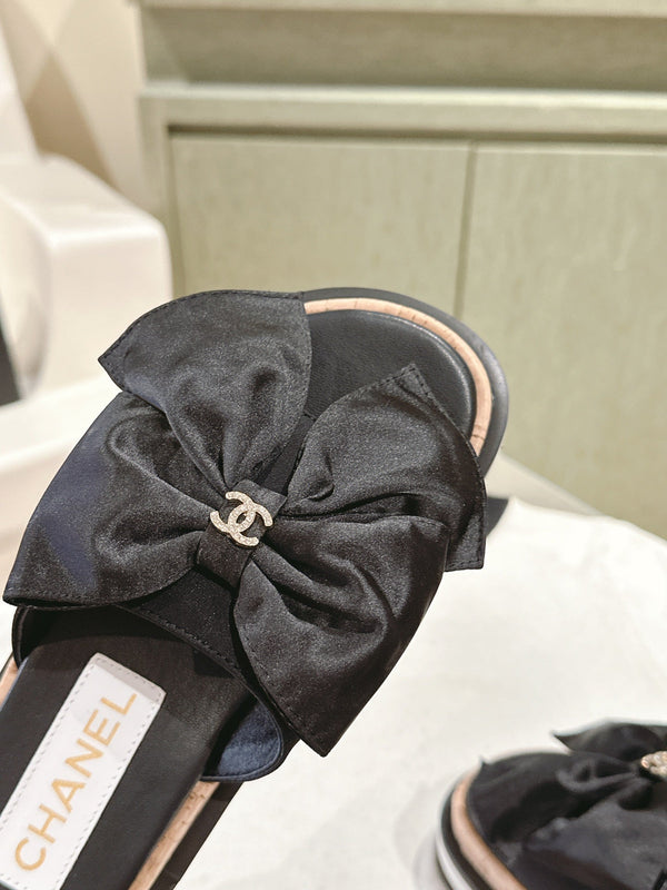 CIABATTE CC CON FIOCCO IN SETA IN PELLE DI VACCA NERA