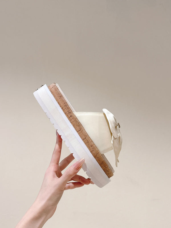 CIABATTE CC CON FIOCCO IN SETA IN PELLE DI VACCA BIANCA