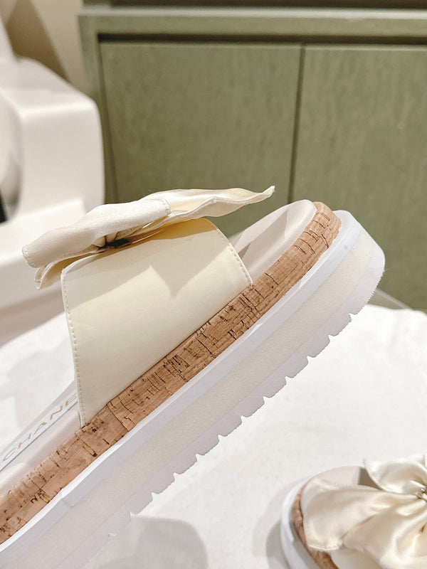 CIABATTE CC CON FIOCCO IN SETA IN PELLE DI VACCA BIANCA