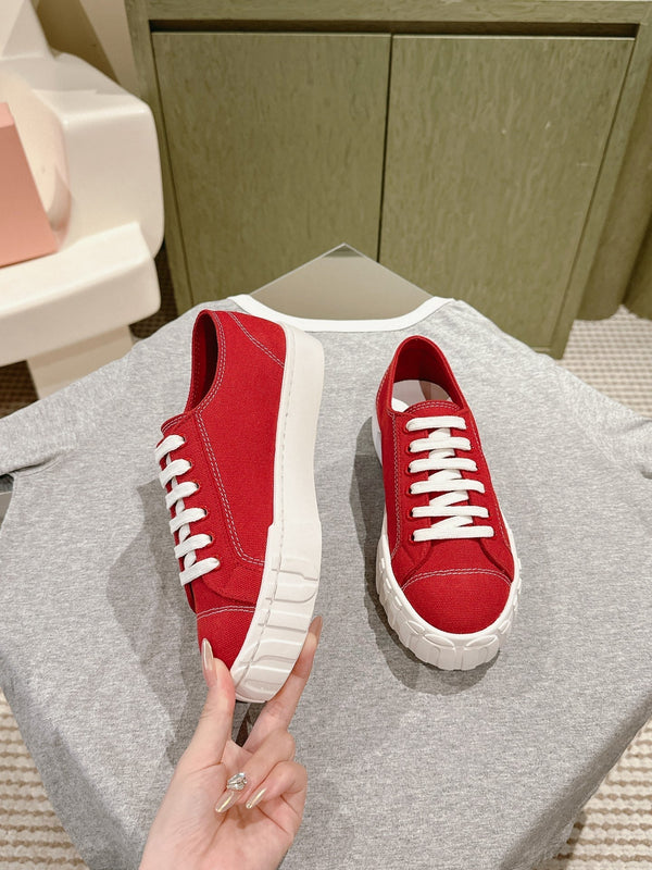 Miu Sneakers Red Canvas 445549