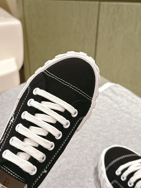 Miu Sneakers Black Canvas 445551