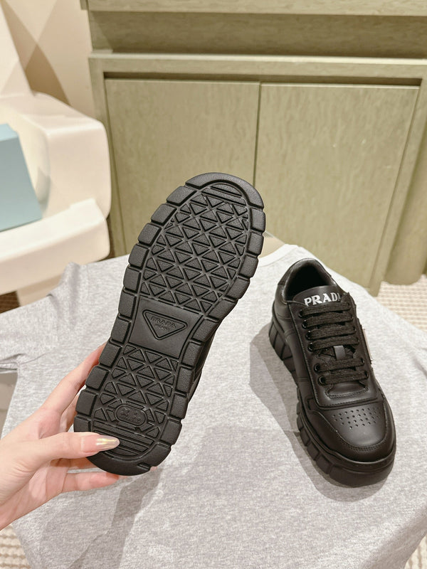 SNEAKERS FLATFORM PRA IN PELLE DI VITELLO NERA