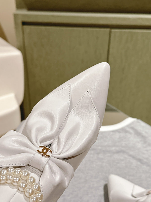 CC 24A Pearl Bow Ankle Boots 65mm White Sheepskin 447470