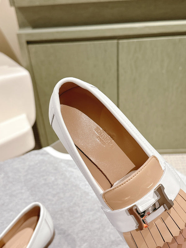 HM Mocassins Royal Loafers White Beige Sheepskin 445010