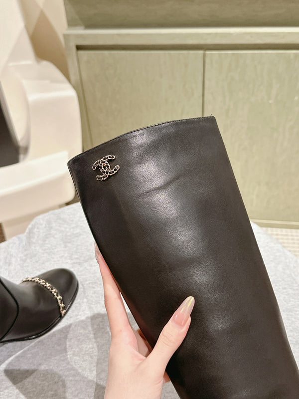 CC 24 FW Stivali alti fino al ginocchio con catena 70mm Pelle bovina nera 447186