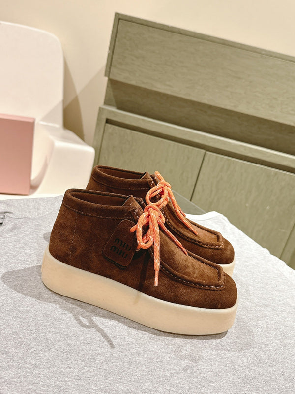 Stivaletti Miu in camoscio caramello