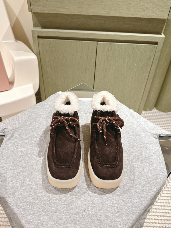 Stivaletti Miu in pelle scamosciata marrone con fodera in pile