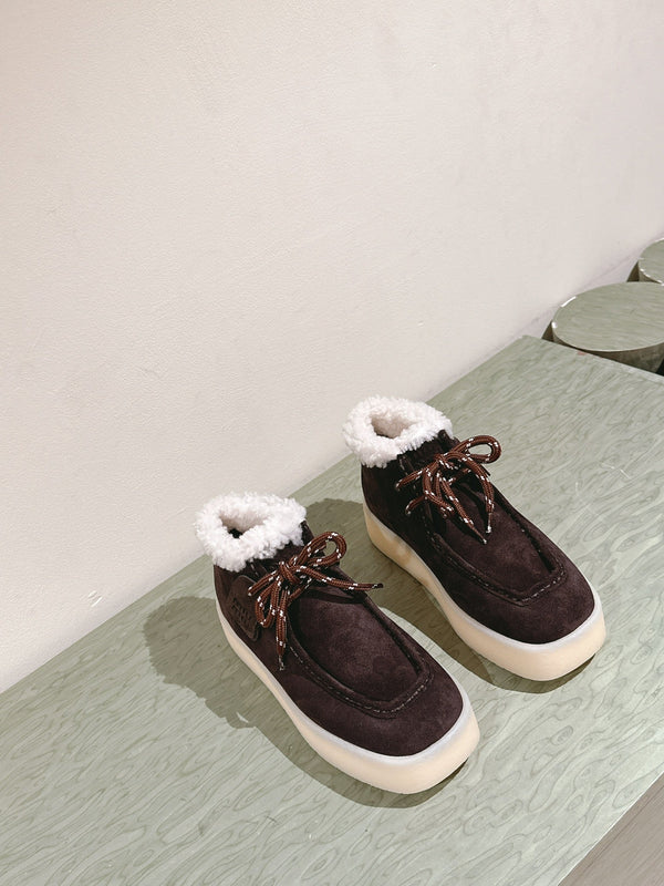 Stivaletti Miu in pelle scamosciata marrone con fodera in pile