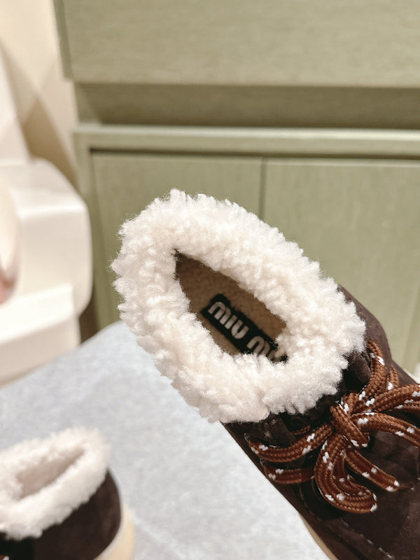 Stivaletti Miu in pelle scamosciata marrone con fodera in pile