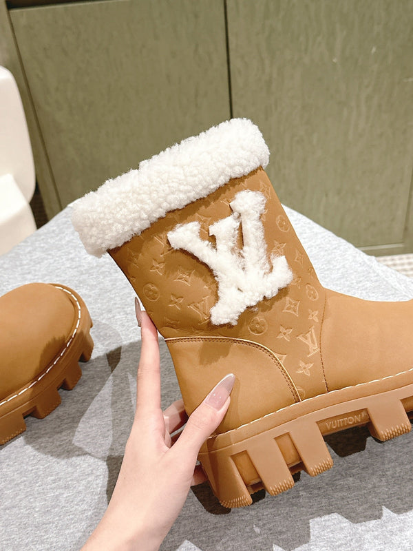 ANKLE BOOTS IN BRONZE BROWN EMBOSSED CALFSKIN AND WHITE SHEARLING