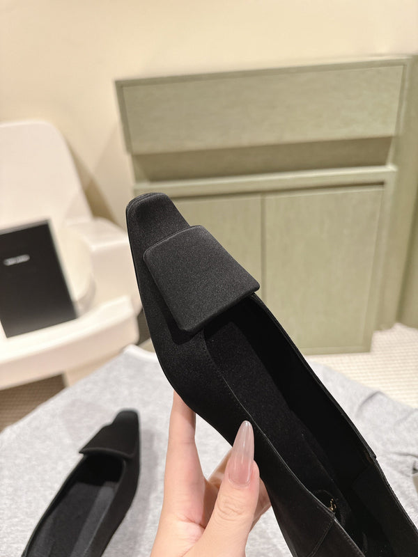 BALLERINA FLATS IN BLACK SATIN