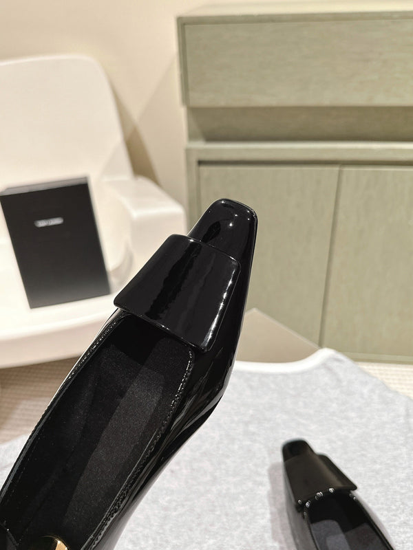 BALLERINA IN VITELLO VERNICIATO NERO