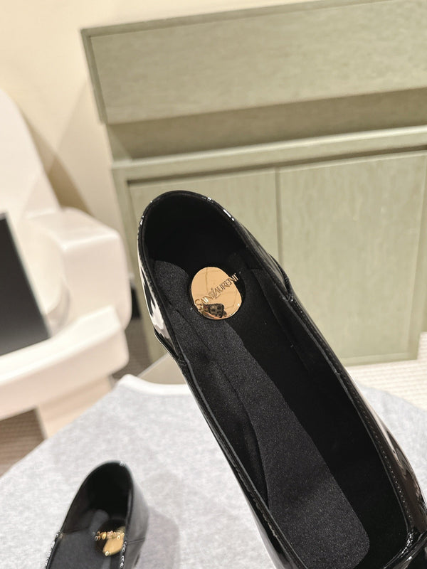 BALLERINA IN VITELLO VERNICIATO NERO