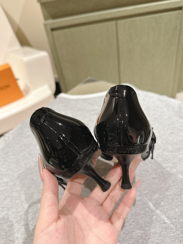 HIGH PUMP 45MM IN BLACK CALFSKIN WITH BLACK STRAPS