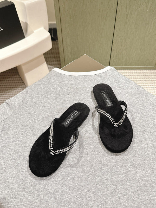 CC 25ss Rhinestone Thong Sandal Black Velvet 461637