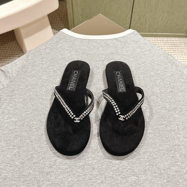 CC 25ss Rhinestone Thong Sandal Black Velvet 461637