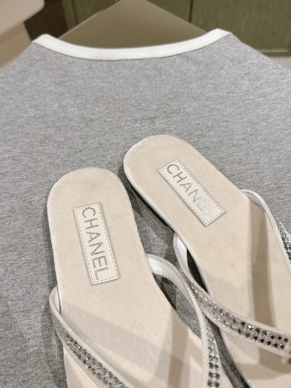 CC 25ss Rhinestone Thong Sandal Beige Velvet 461636