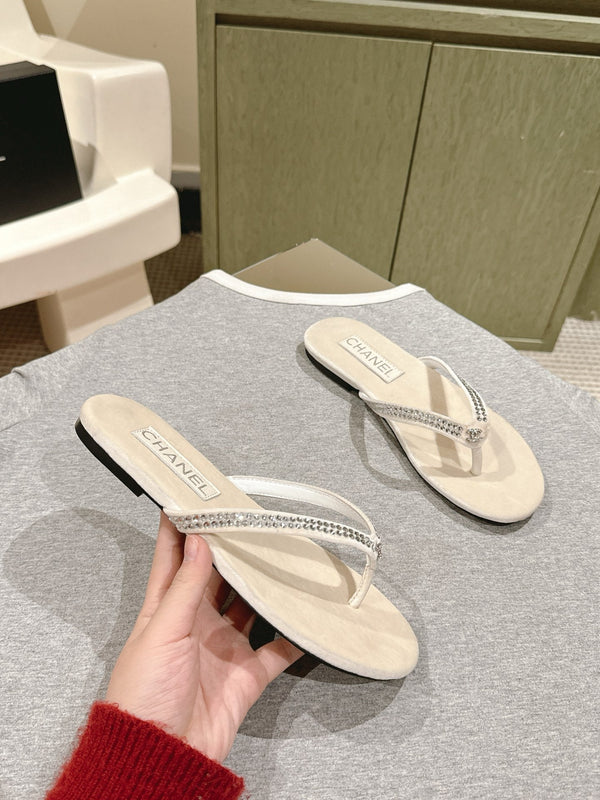 CC 25ss Rhinestone Thong Sandal Beige Velvet 461636
