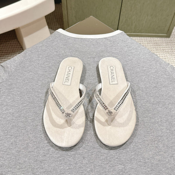 CC 25ss Rhinestone Thong Sandal Beige Velvet 461636