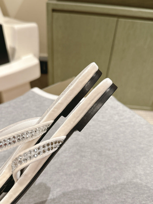 CC 25ss Rhinestone Thong Sandal Beige Velvet 461636