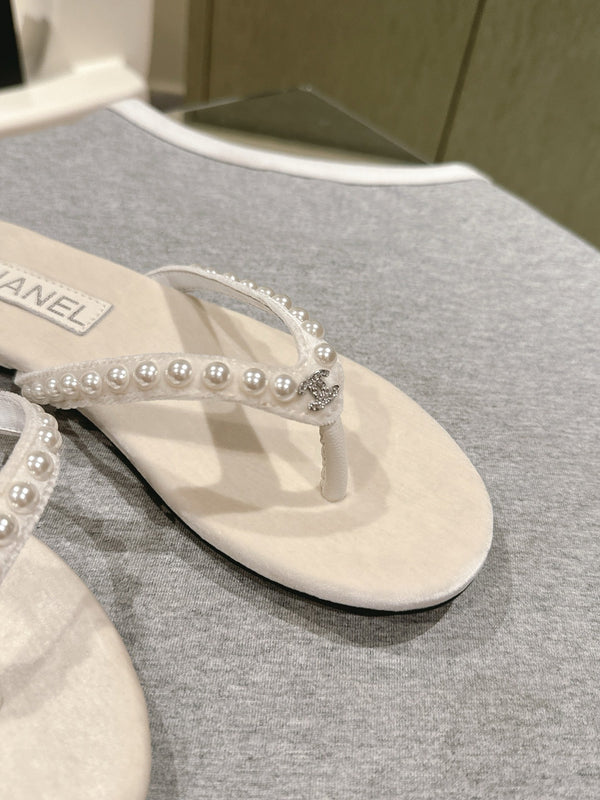 CC 25ss Pearl Thong Sandal Beige Velvet 461639
