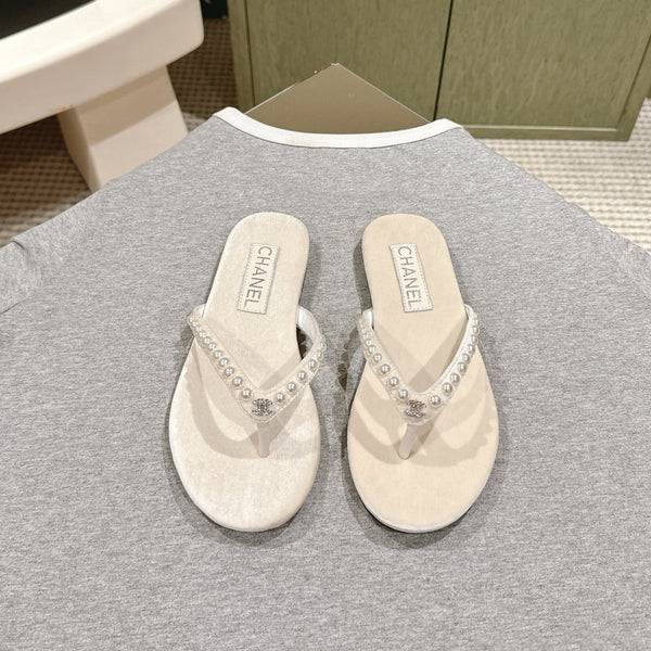 CC 25ss Pearl Thong Sandal Beige Velvet 461639