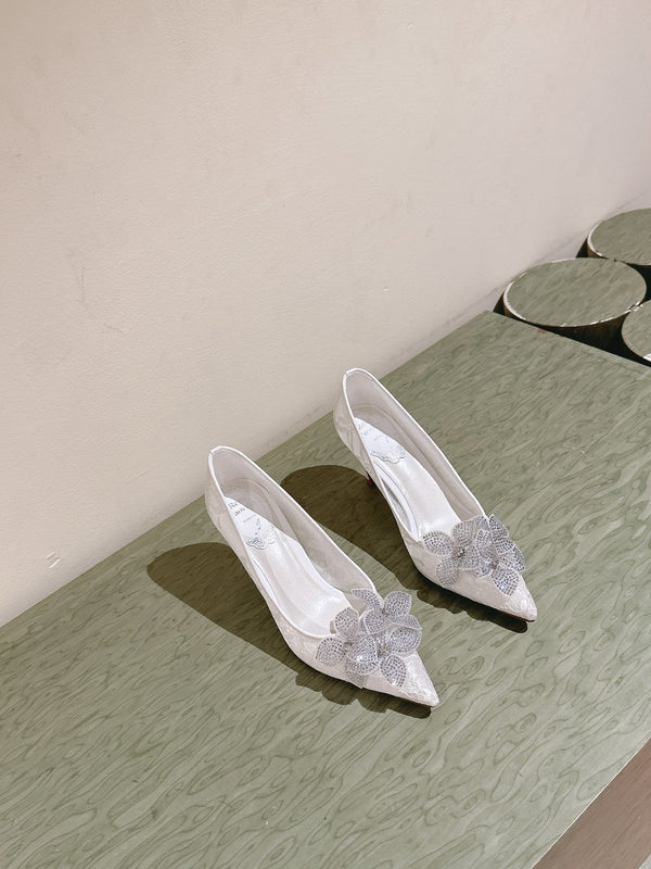RC 25C Flower High Heel 7.5cm White Silk Rhinestones 268083