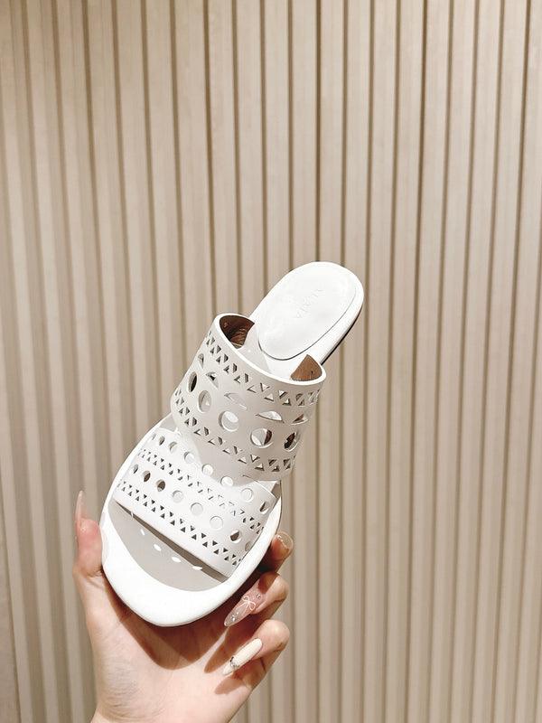 Alaia 2025 Vienne Cutout Kitten-Heel Slide Sandals White Leather 293650