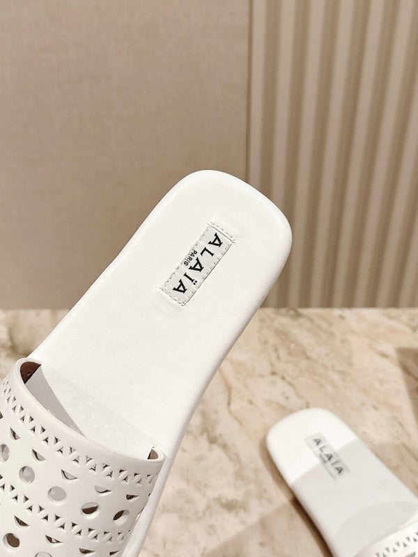 Ciabatte Alaia 2025 Hollow in pelle bianca 293655