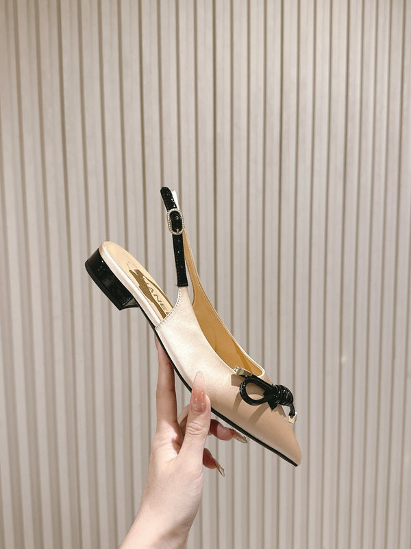 CC 25ss Bow Tie Slingbacks 20mm Beige Satin e Pelle Verniciata 447410