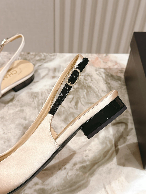 CC 25ss Bow Tie Slingbacks 20mm Beige Satin e Pelle Verniciata 447410